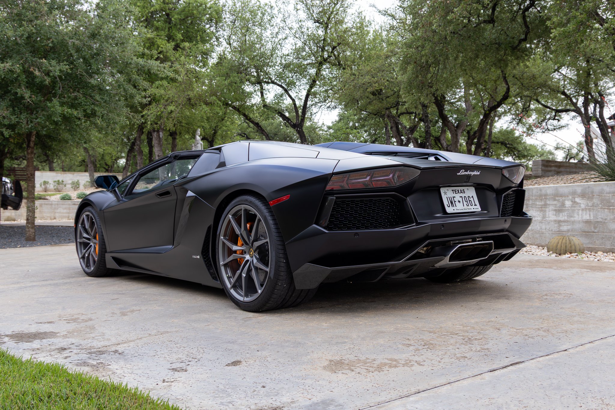 lamborghini aventador-6.jpg