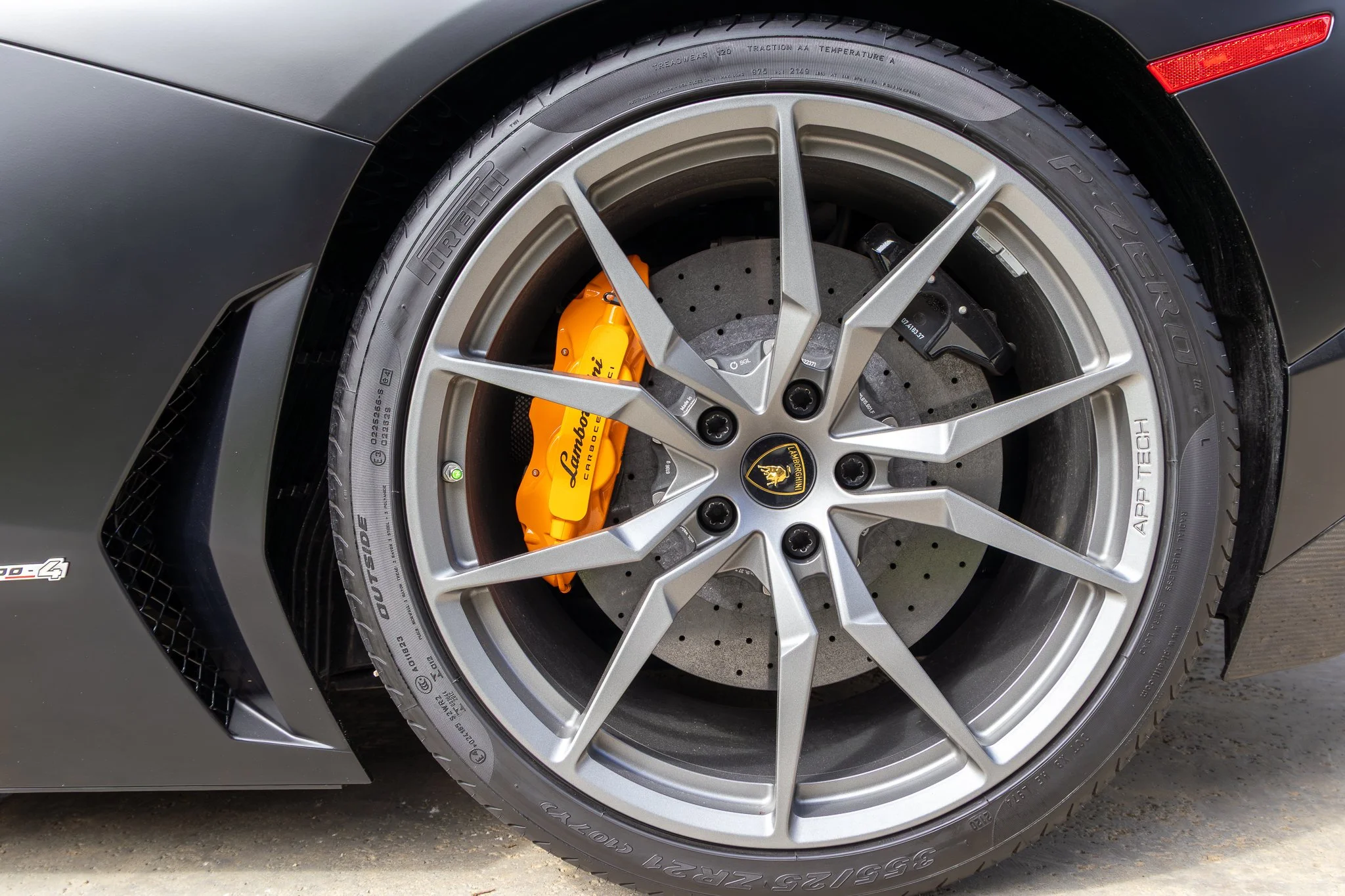 lamborghini aventador-98.jpg