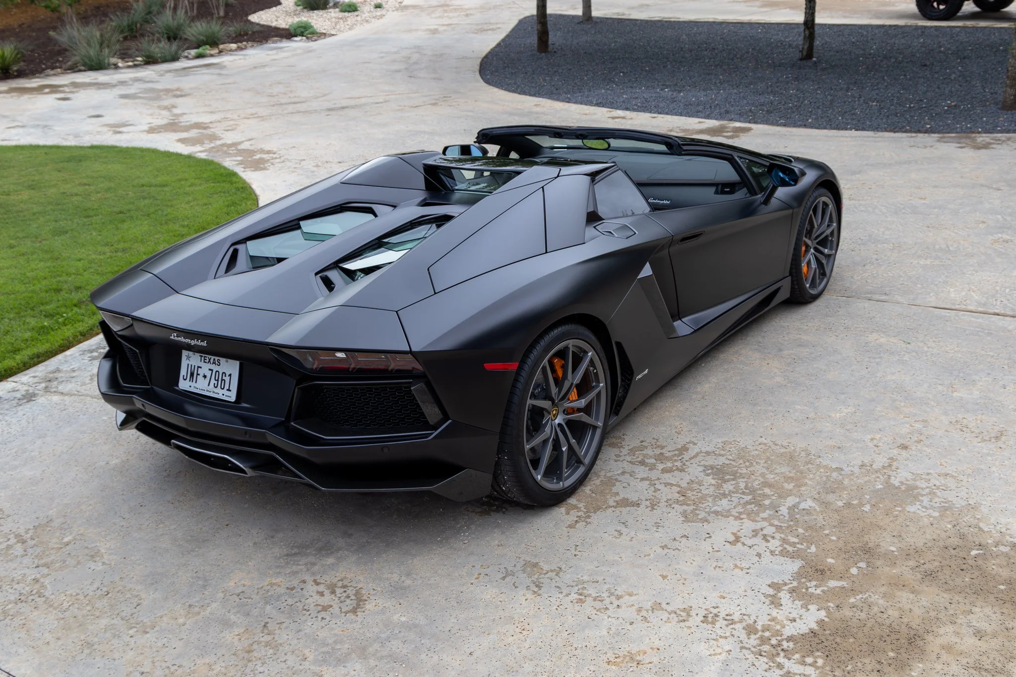 lamborghini aventador-21.jpg