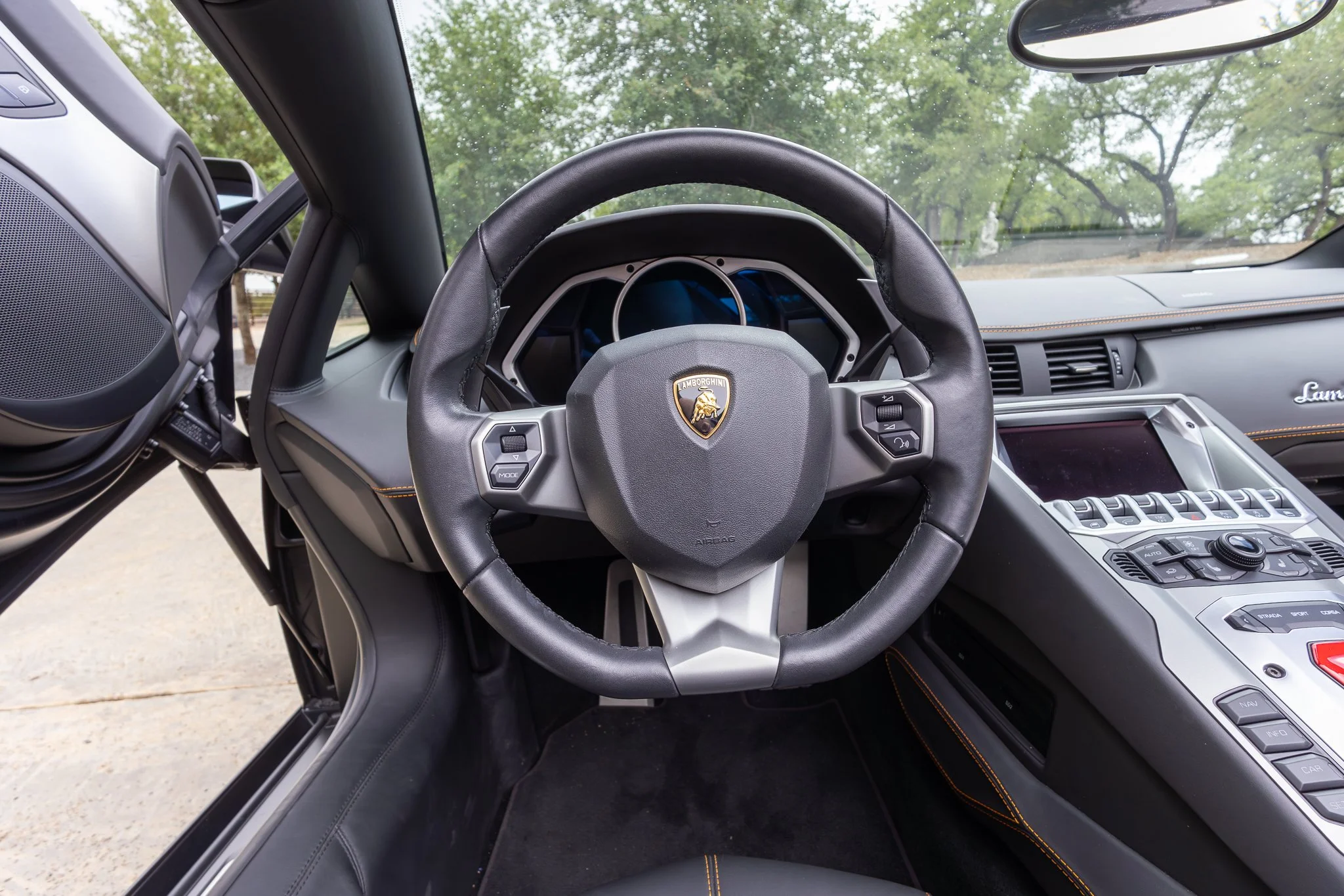 lamborghini aventador-135.jpg