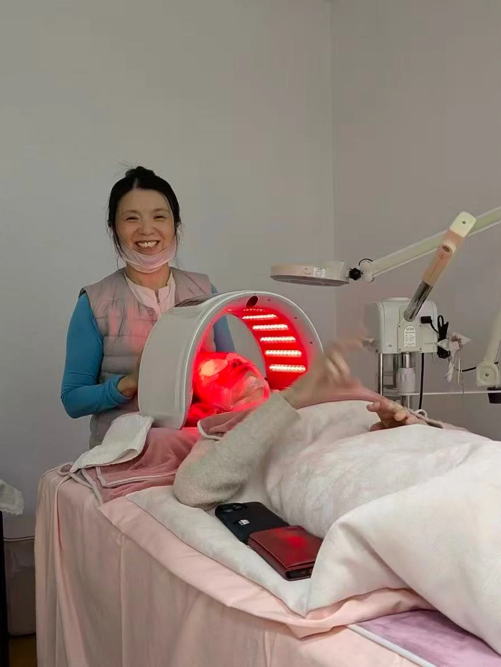 🧖🏻&zwj;♀️There&rsquo;s a hidden gem for your beauty needs in Oakland Chinatown! Check out Coco Beauty 108

Coco Beauty 108 is a local small business owned by Coco, a beauty professional who brings expertise, care, and attention to every appointment