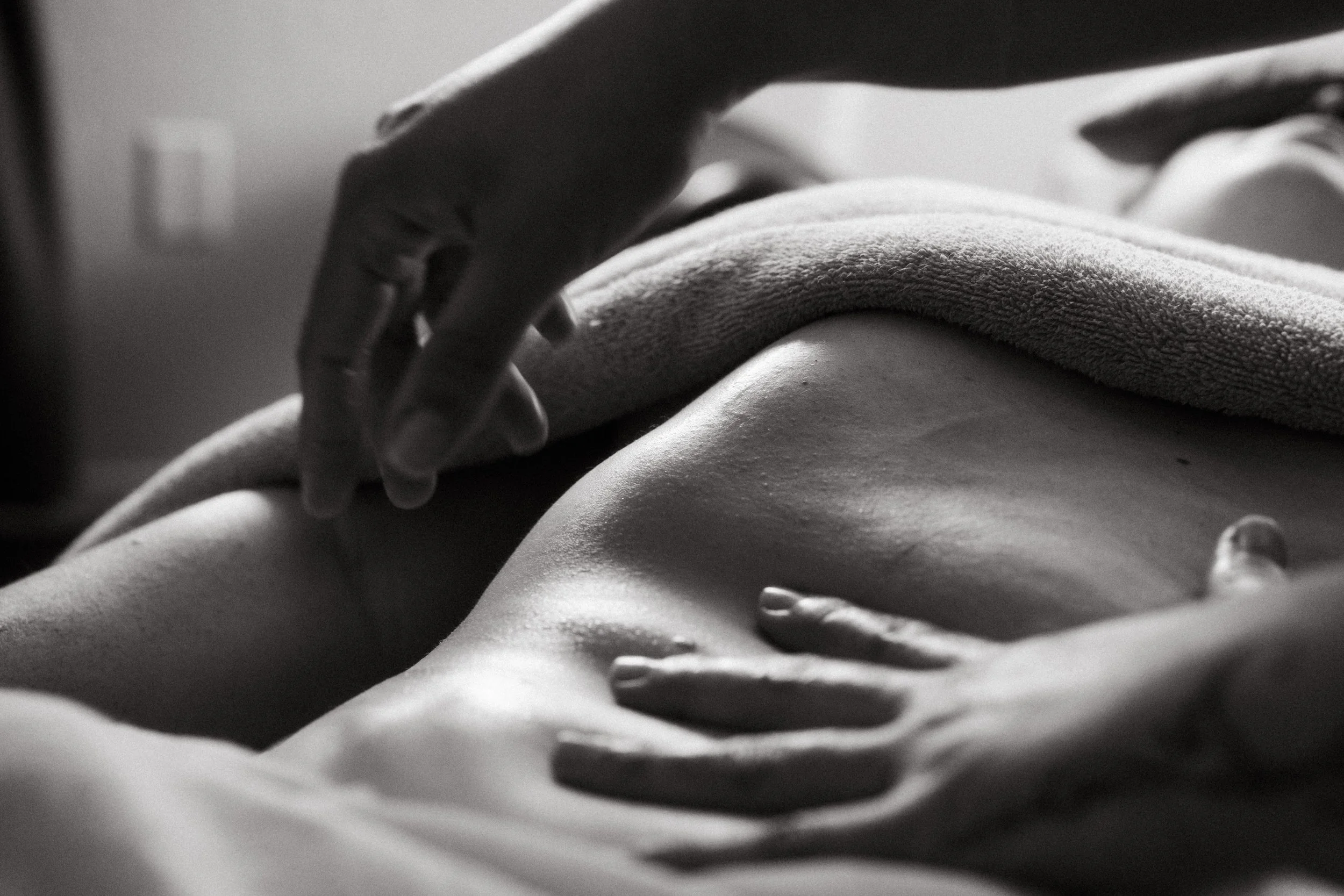 M A S U N A G A 

Abdominal massage carry&rsquo;s a key to unlocking profound stagnation in the body. It takes trust - from the client to recieve, but a self-trust in the practictioner as well. 

This part of my massage sessions is a complete slowdow