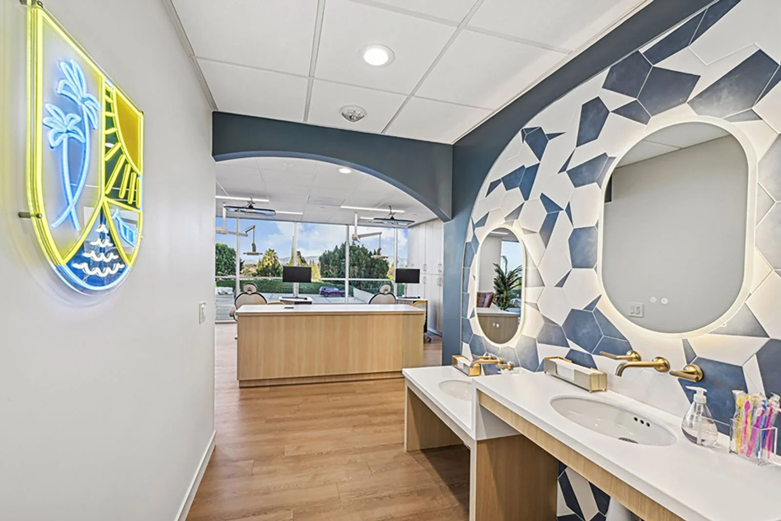 Tiered pediatric brushing station 