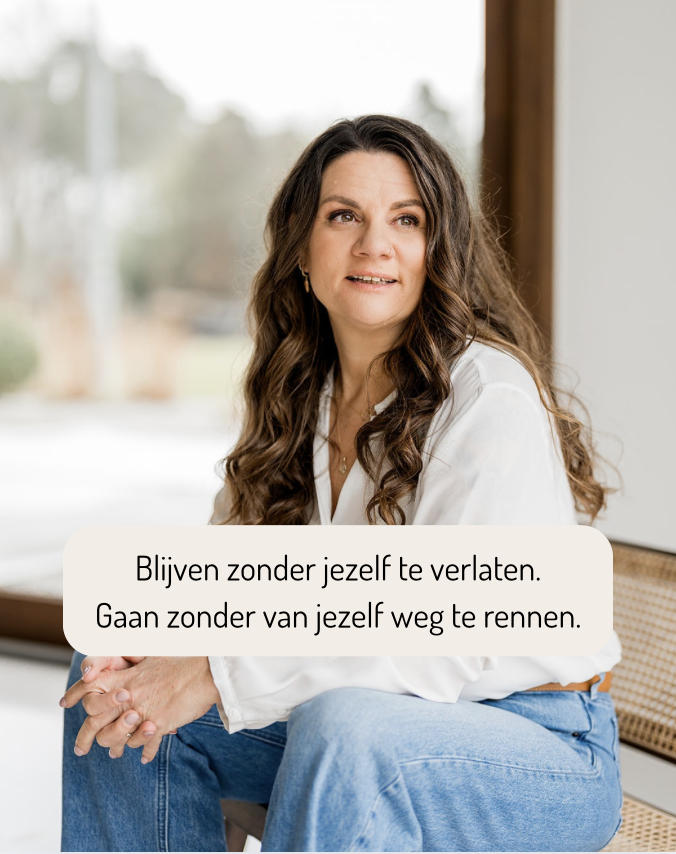 Blijven zonder jezelf te verlaten. Gaan zonder van jezelf weg te rennen.