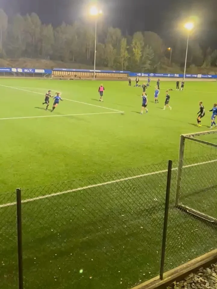 Fotballkamp mot Aritech⚽️ Vi kjempet hardt, men det endte med en 5-2 seier til Aritech. Likevel, fantastisk innsats av R&aring;mund!👏 Tusen takk til alle som kom og heiet💙