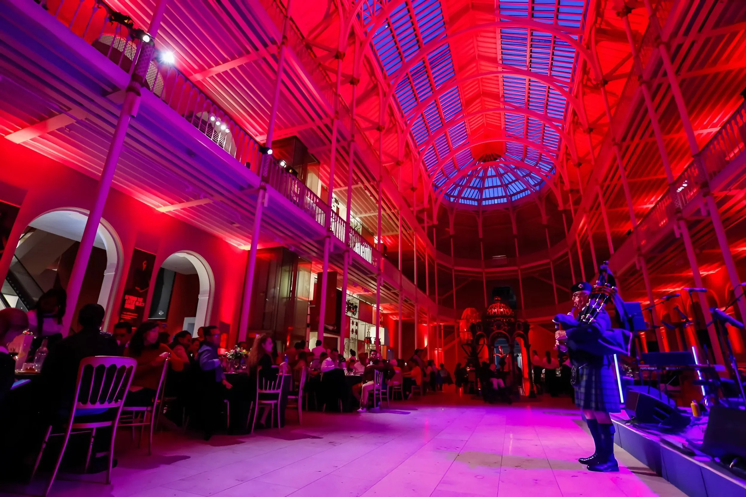 Montaje de sonido, iluminación y estructuras técnicas para eventos - Promusic Barcelona.