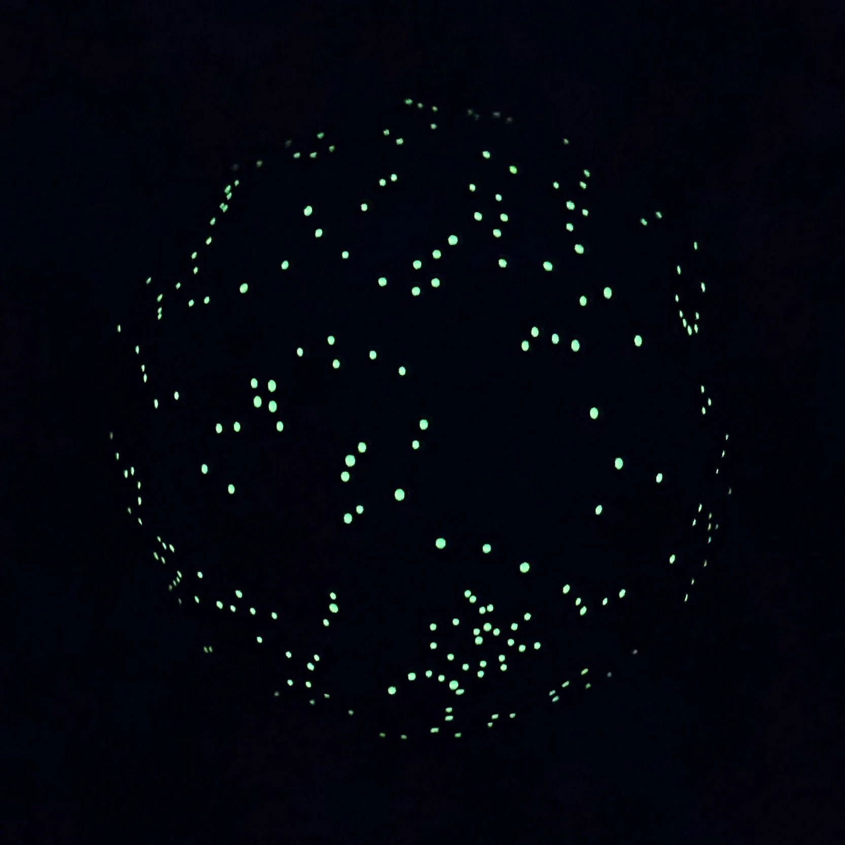 globe-celeste-cnes-phosphorescent.jpg