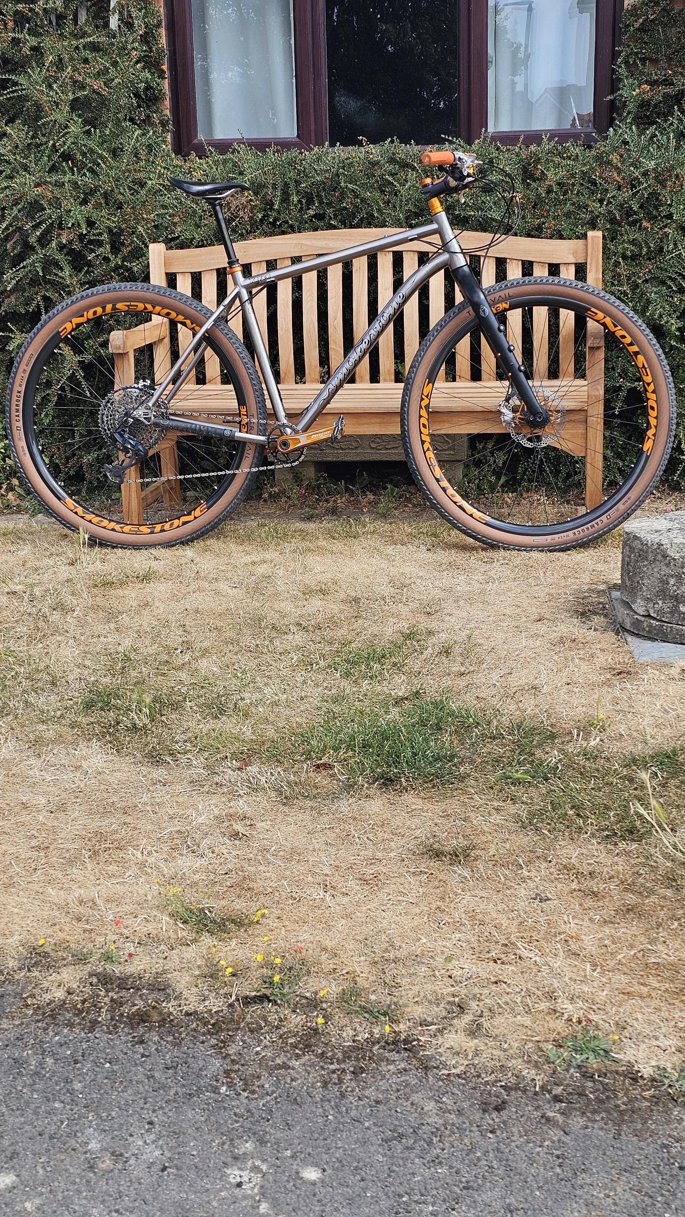 Raven 32 complete bicycle