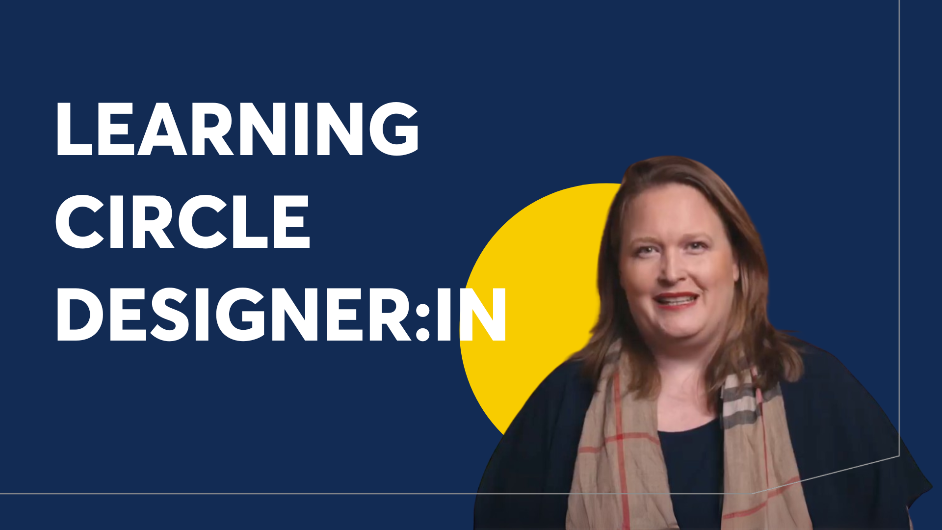 Frau vor dunkelblauem Hintergrund mit Text 'Learning Circle Designer:in' und gelbem Kreis im Hintergrund.
