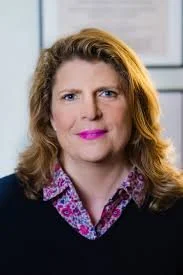 Image of New York, NY Art Therapist Alison Cunningham Goldberg with pink lipstick