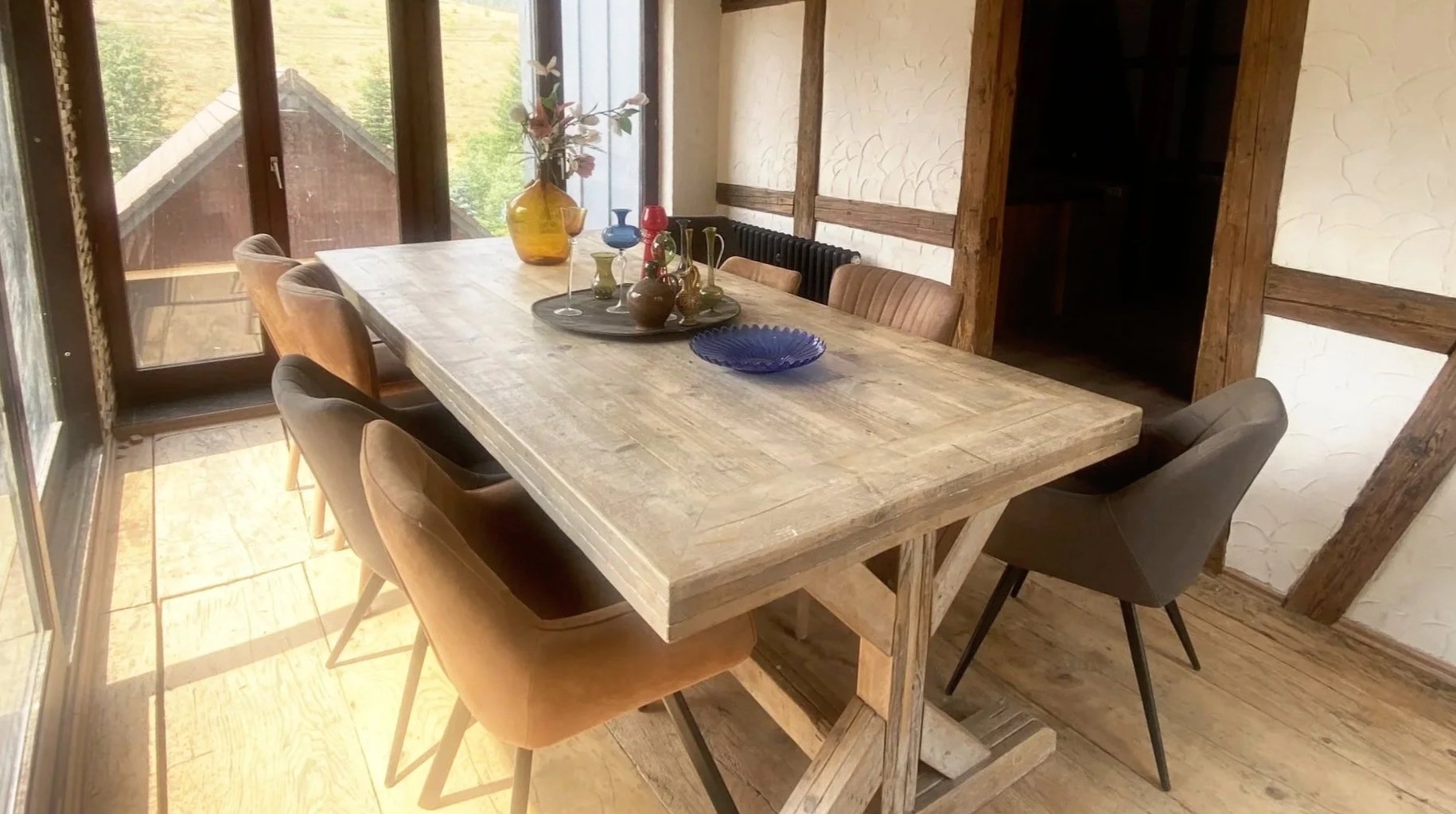 Das Obere Juchhe bietet verschiedene Tagungsräume, in denen Konzentration und Zusammenarbeit im Mittelpunkt stehen.