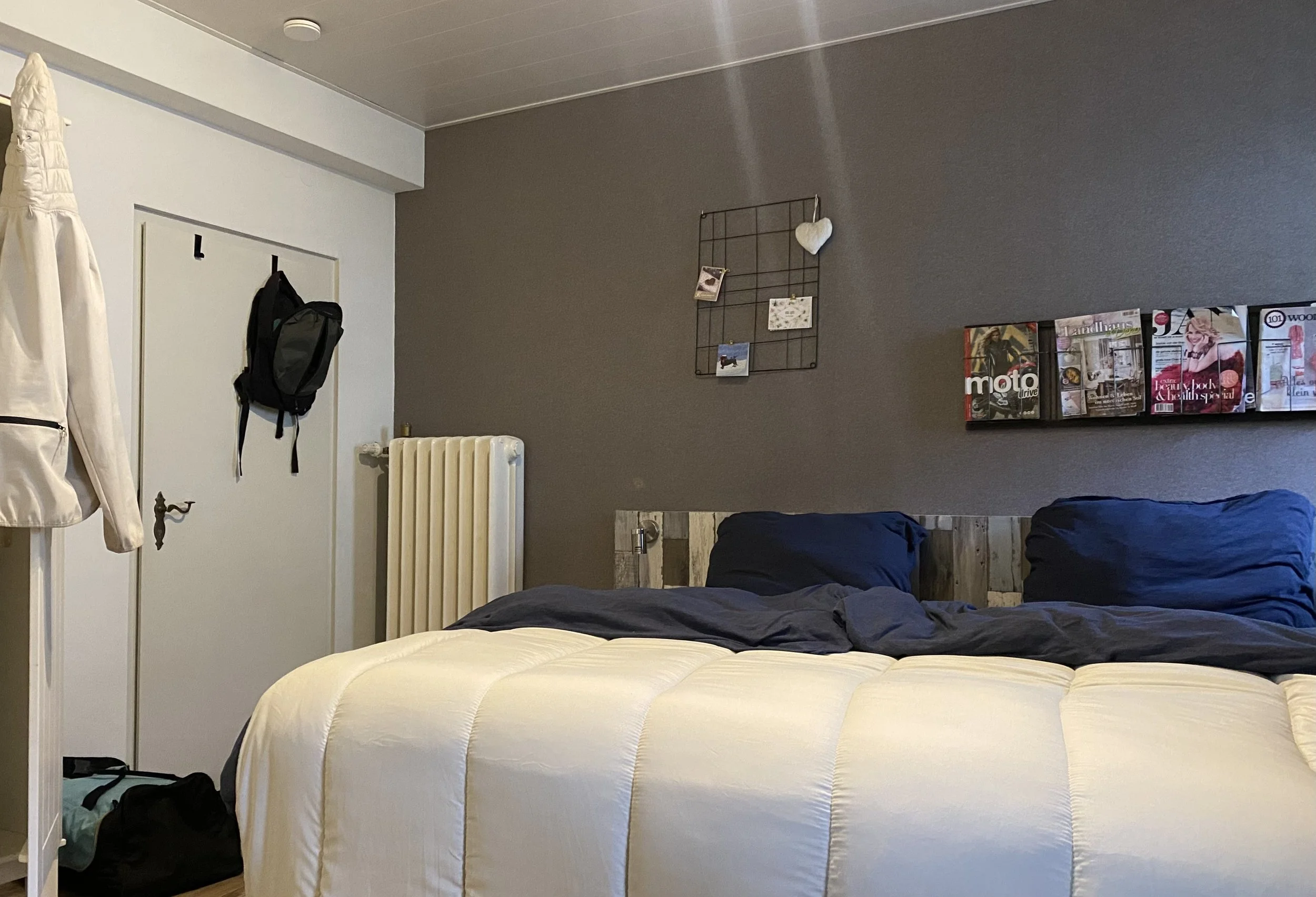Schlafzimmer mit weicher Bettwäsche und Komfort