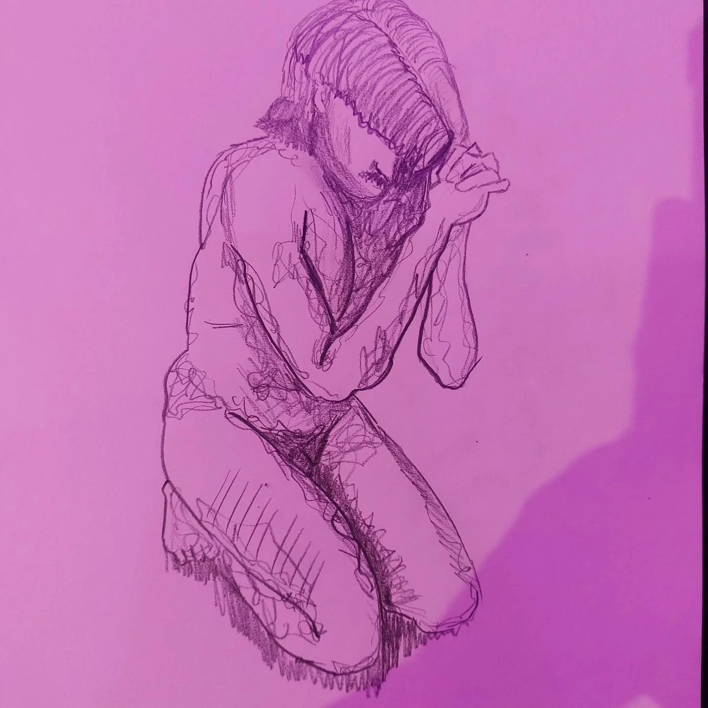 It's been a while. Nice to be back at some observation practice. 
#lifeclass #lifedrawing #lifedrawingleeds #art #artist #humanart #pencildrawing #amazinghair