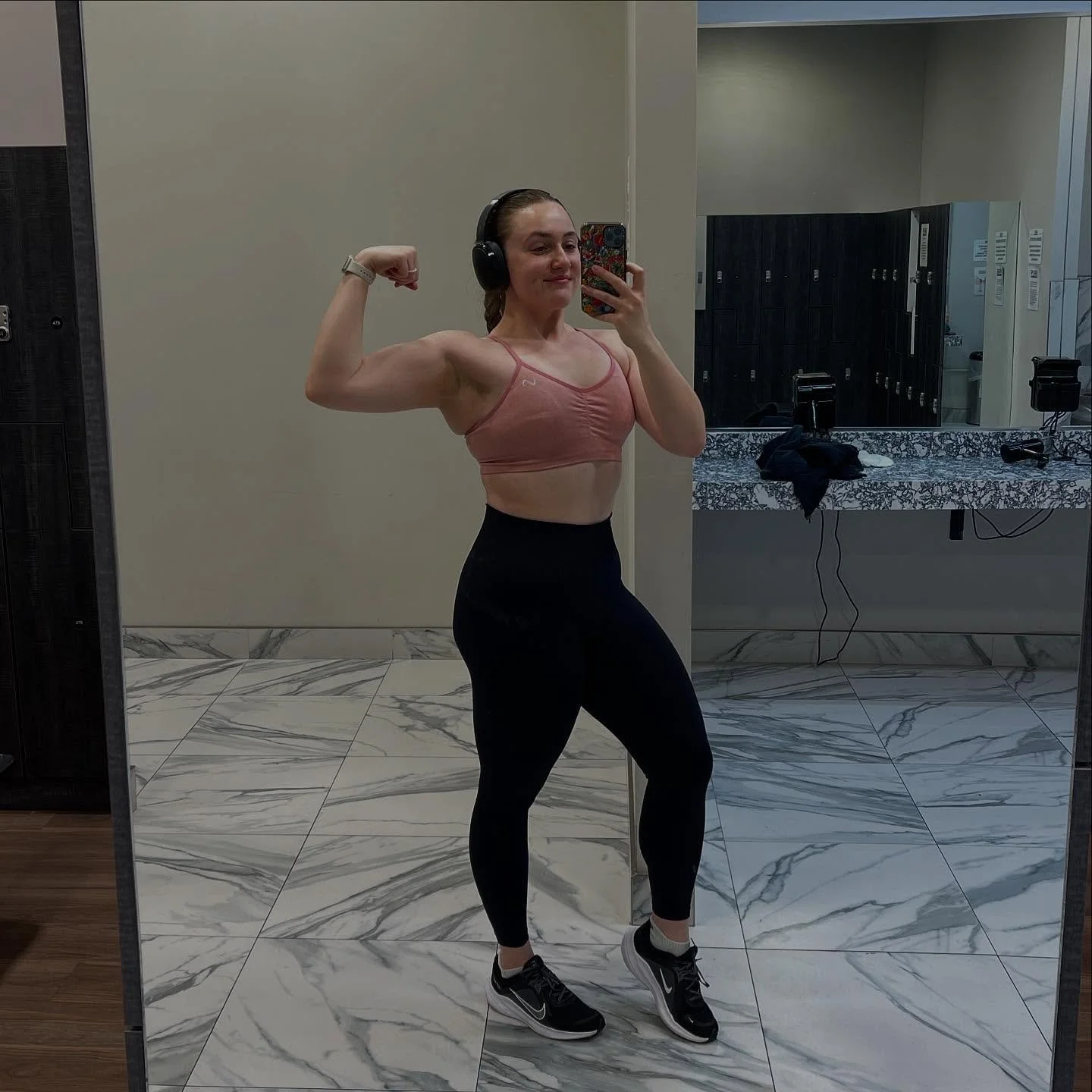 Did you know, lifting weights makes you happy? 😃 

It&rsquo;s true! Strength training releases endorphins that encourage a good mood! Aiding in anxiety and depression relief ❤️

I guess that explains why I&rsquo;m so happy all of the time 😌🫣

#chr