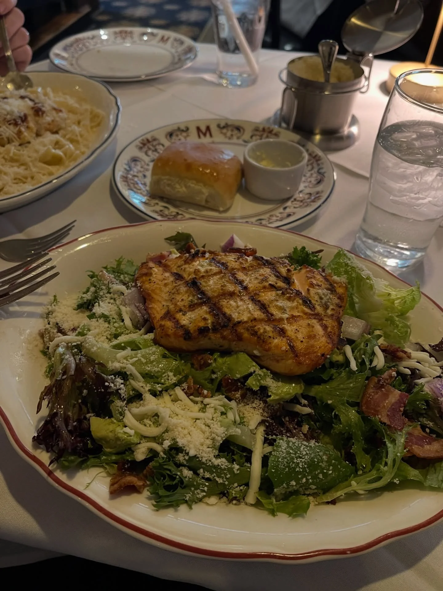 Quick Christmas Getaway 🎁✨

So much good food and amazing Christmas lights 🫶🏻

#christmas #christianfitness #jimthorpe #vacay #lifestyle