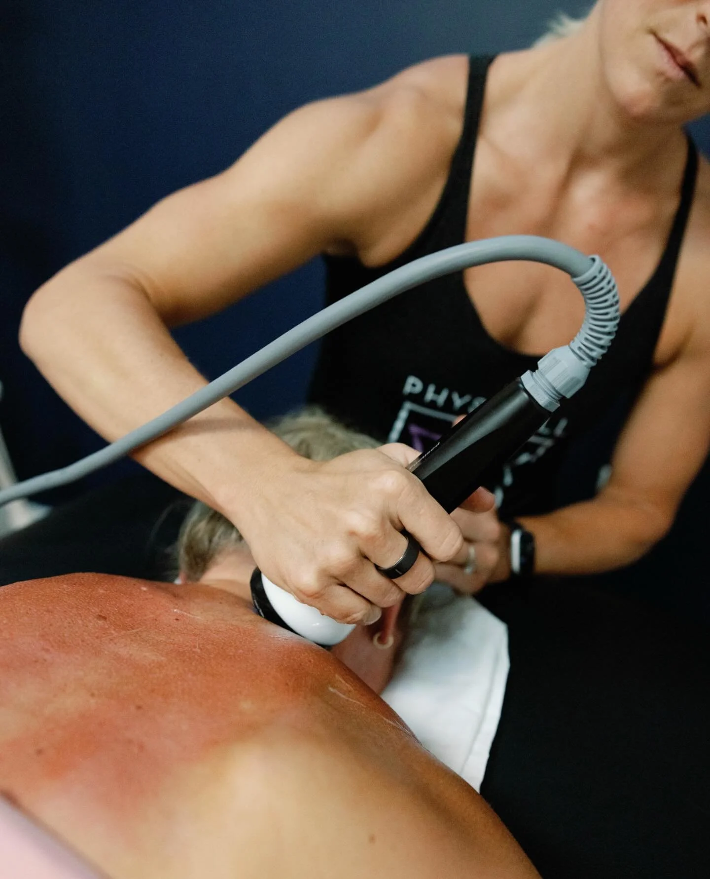 4th of July @stemwave giveaway! Share this post &amp; tag 2 friends for a chance to win a FREE SESSION! 

Stemwave is a brand of shockwave that delivers high frequency sound waves tricking the body into thinking there&rsquo;s a new injury and promoti
