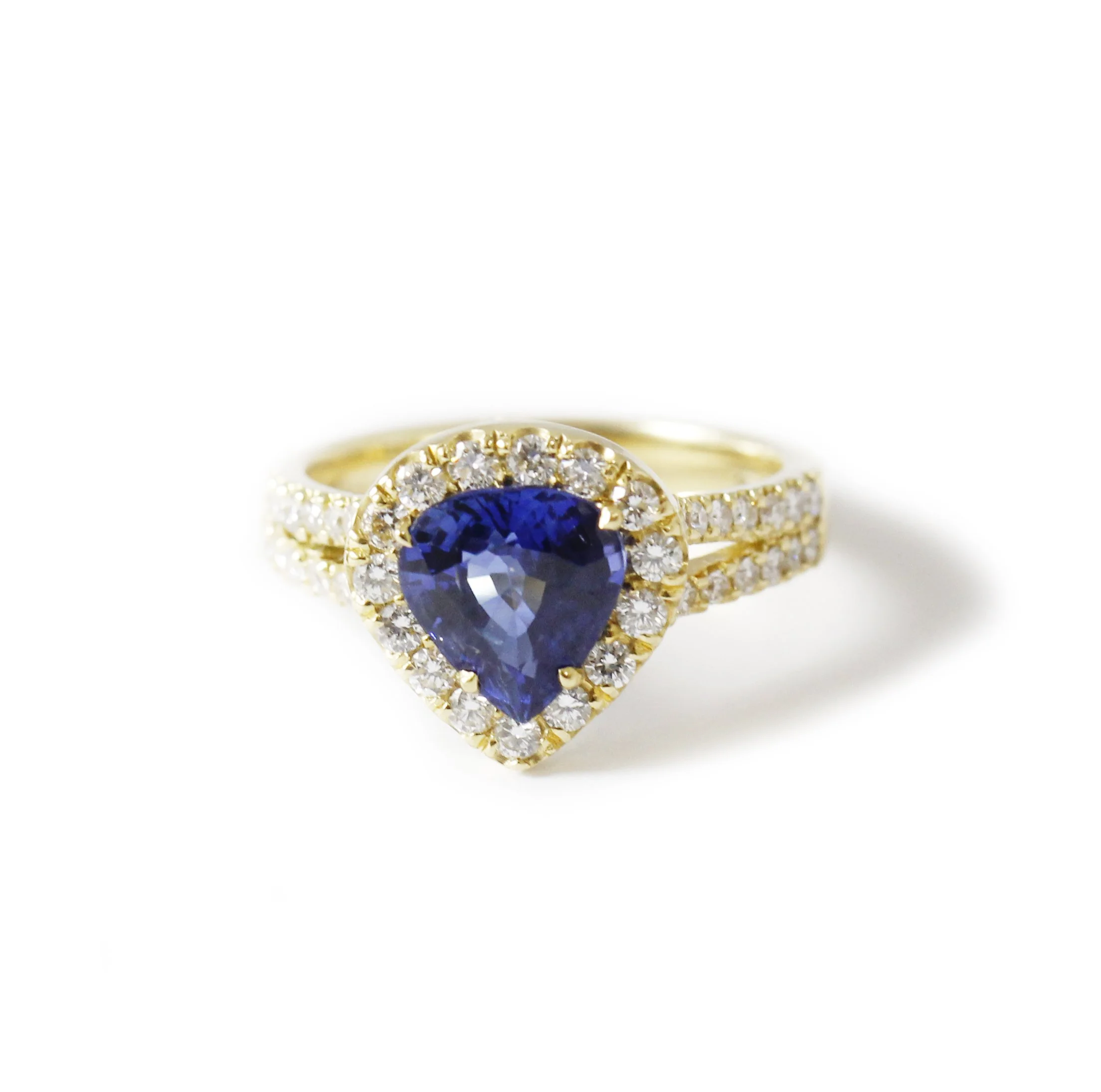 Sapphire Pear Shape Ring in 18k Yellow Gold with Diamonds