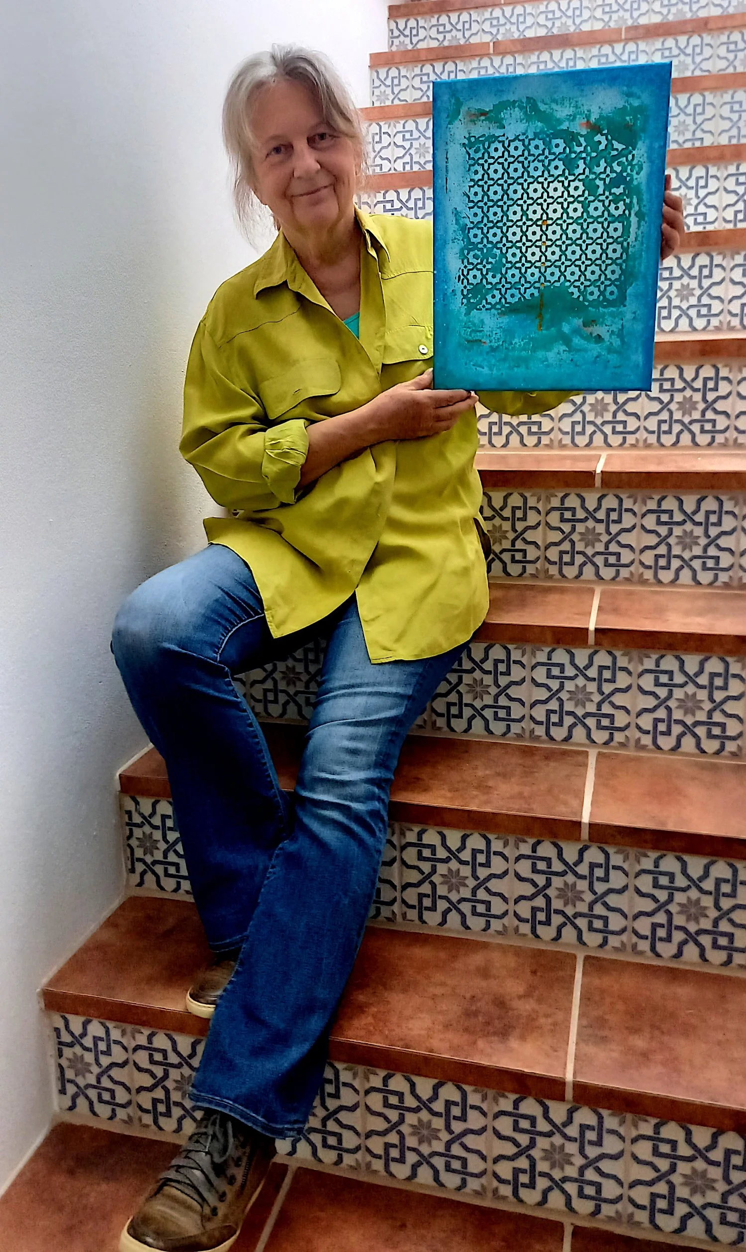 Patterns found in architecture inspire the paintings of Algarve artist Tina McEvoy.