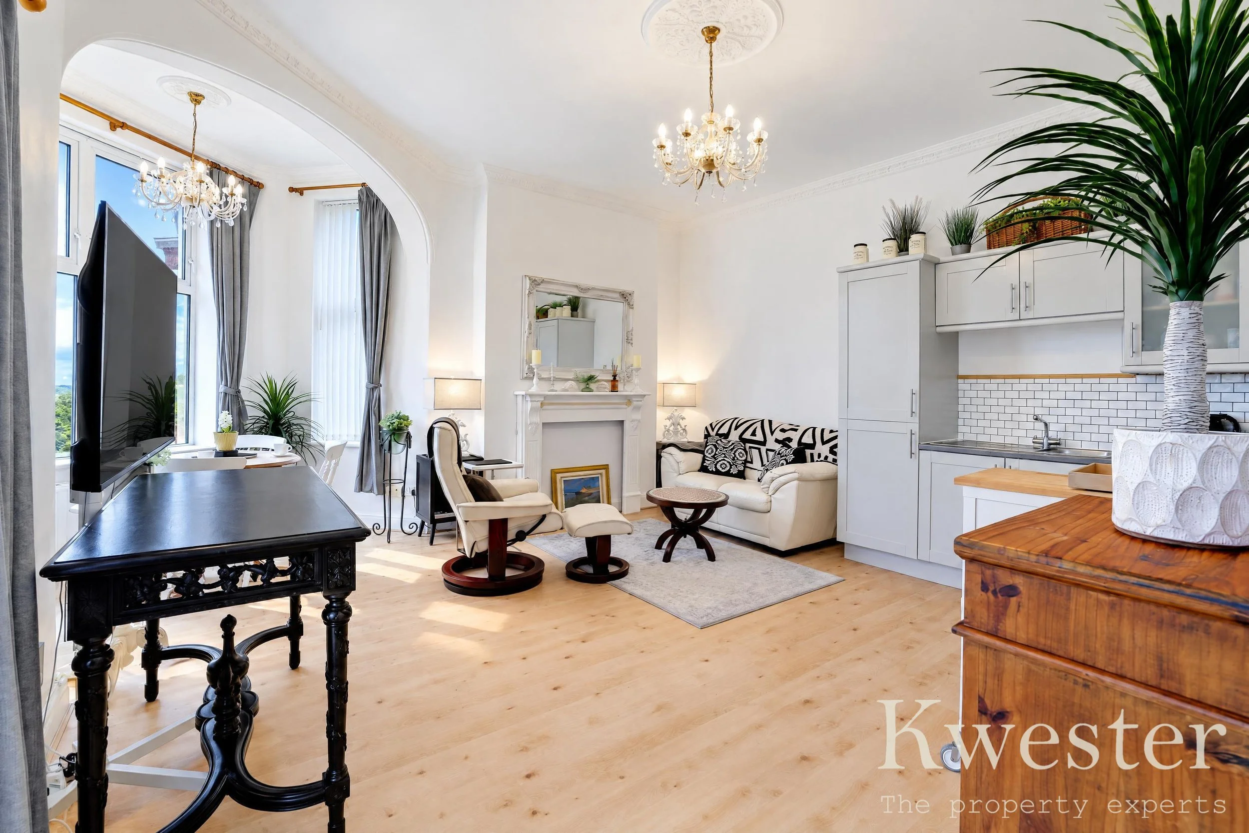TPM04 - Living room (watermarked).jpg