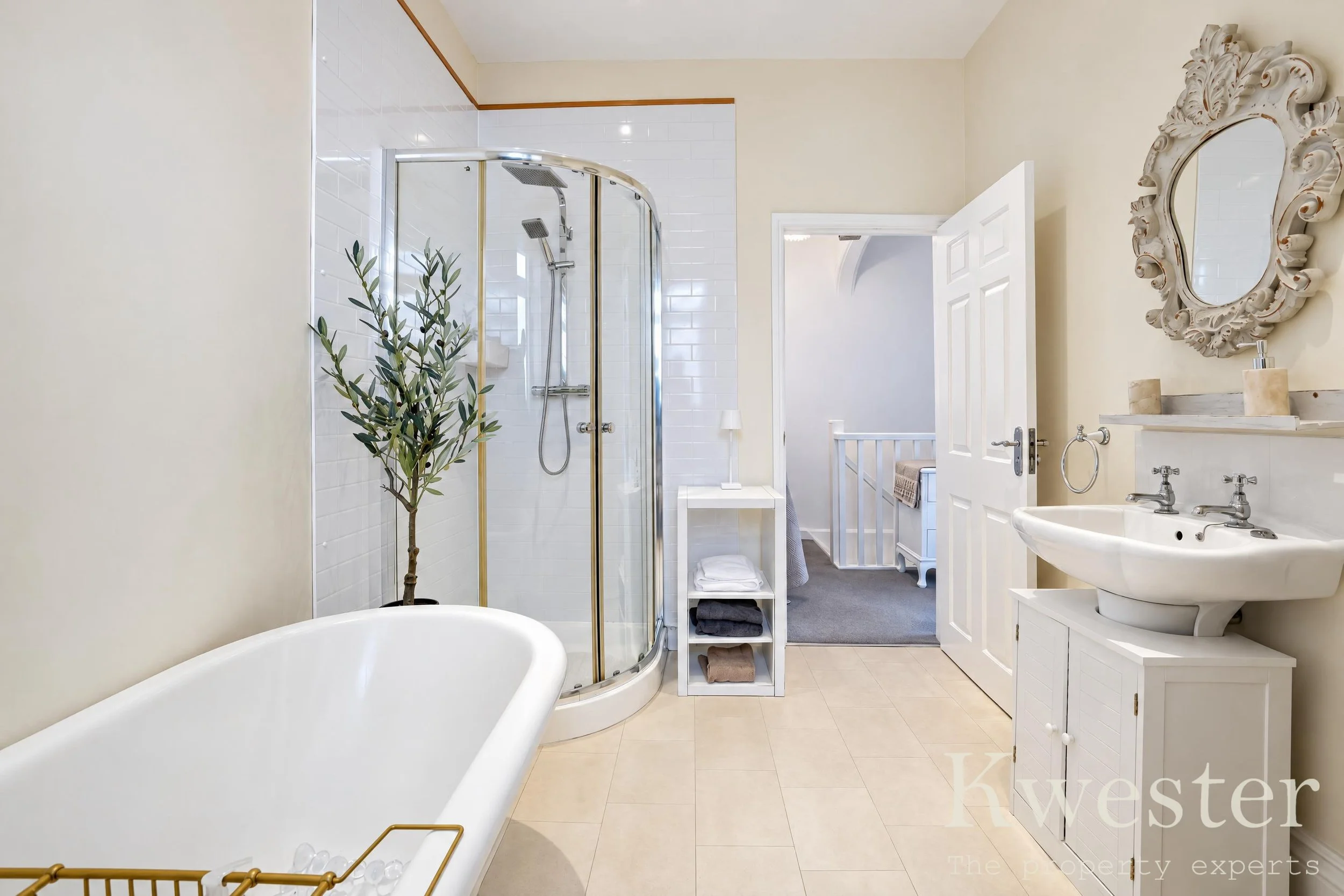 TPM22 - Bathroom (watermarked).jpg