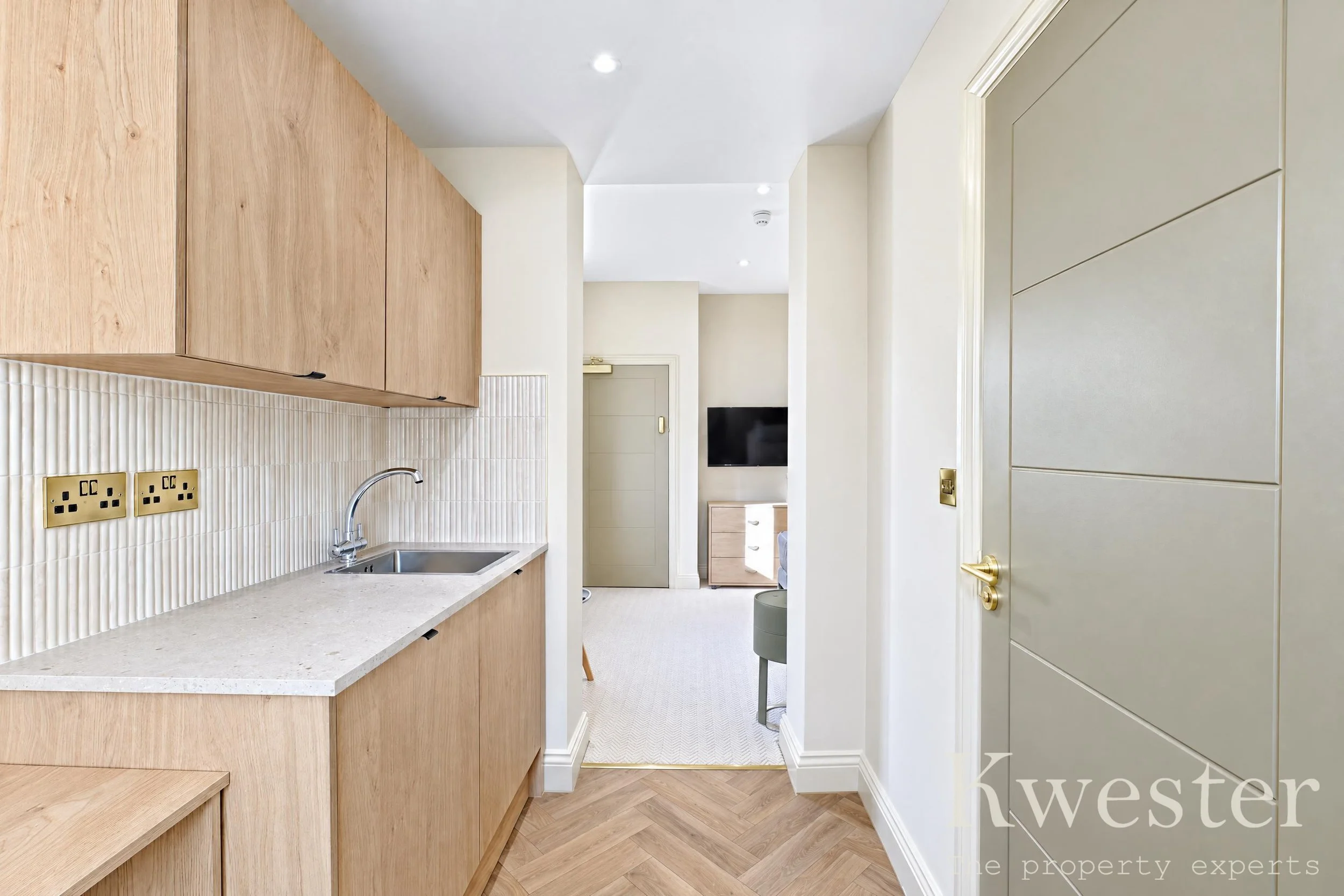 TPM240 - Photo (watermarked).jpg