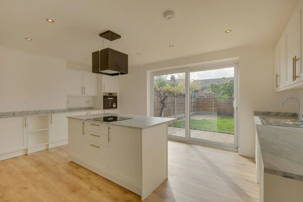Kitchen 2.jpg