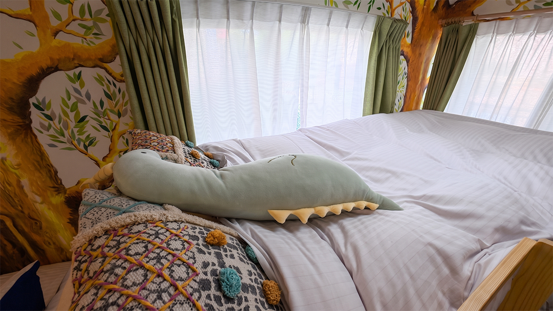 bedroom_twinkle_retouched.png
