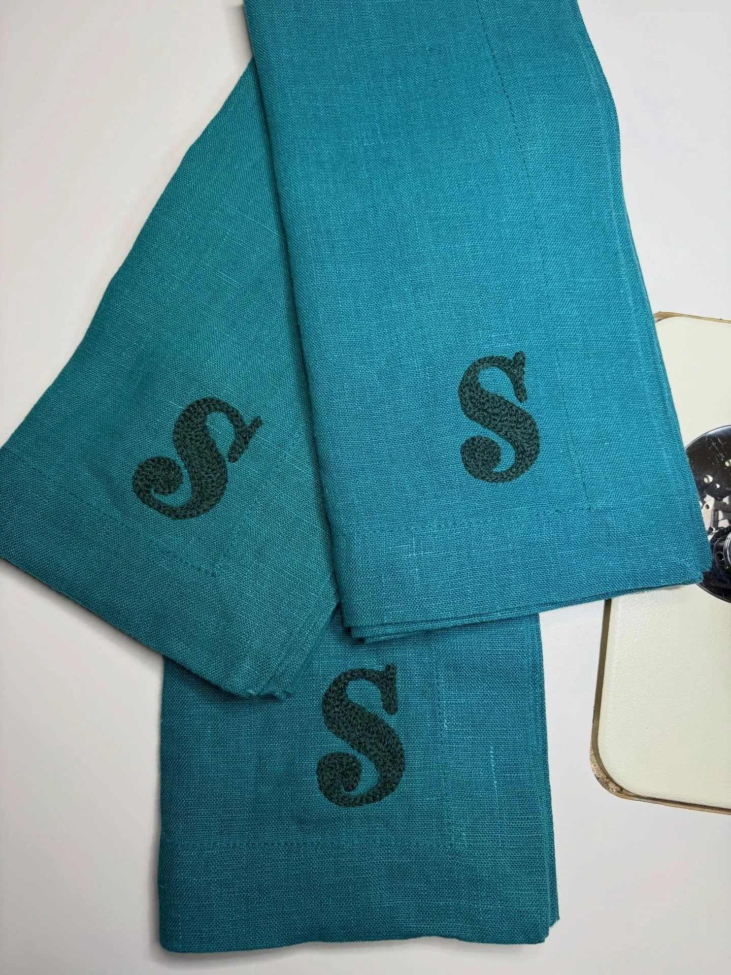 Monogrammed some very nice linen napkins. Love the color choices my awesome clients chose. Fancy at its finest, even at home for breakfast. 
#chainstitch #chainstitchembroidery #monogrameverything #supportyourlocalchainstitcher #supportsmallbusiness
