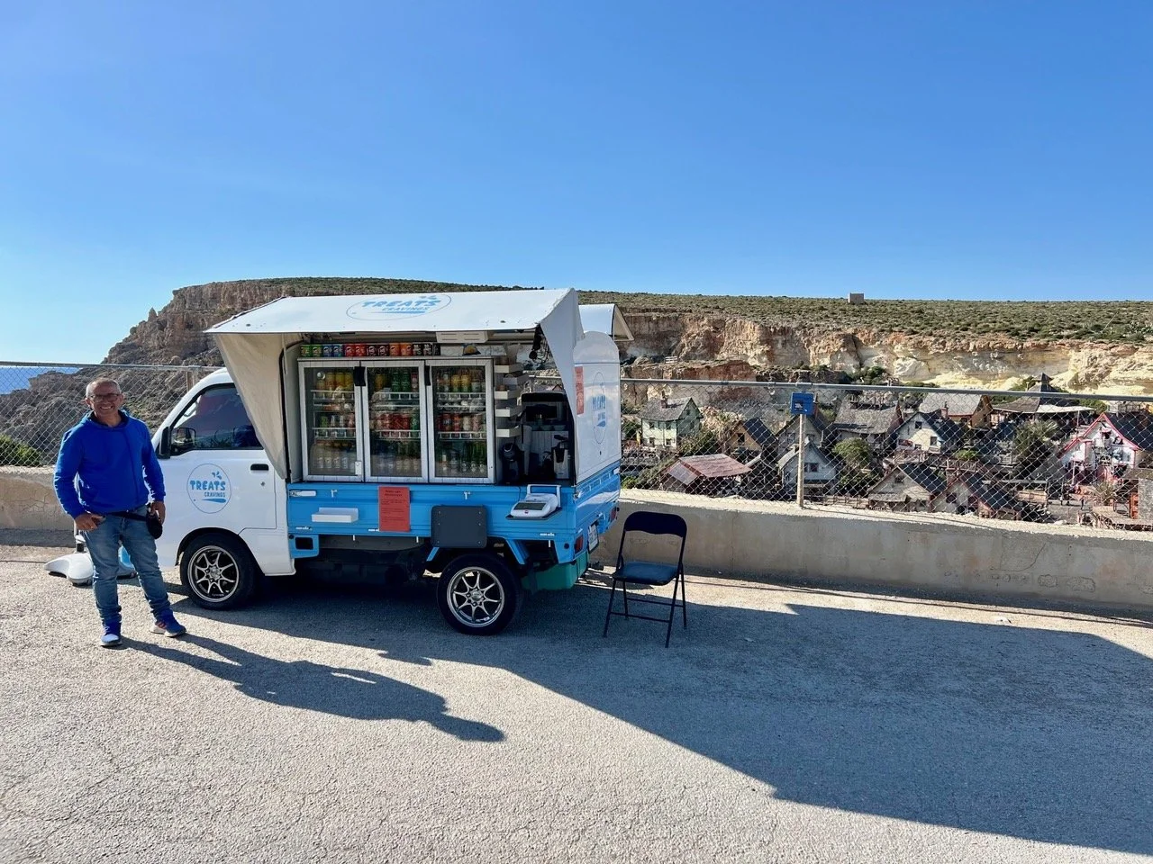 A small roadside snack and drinks wagon parked near Anchor Bay.
