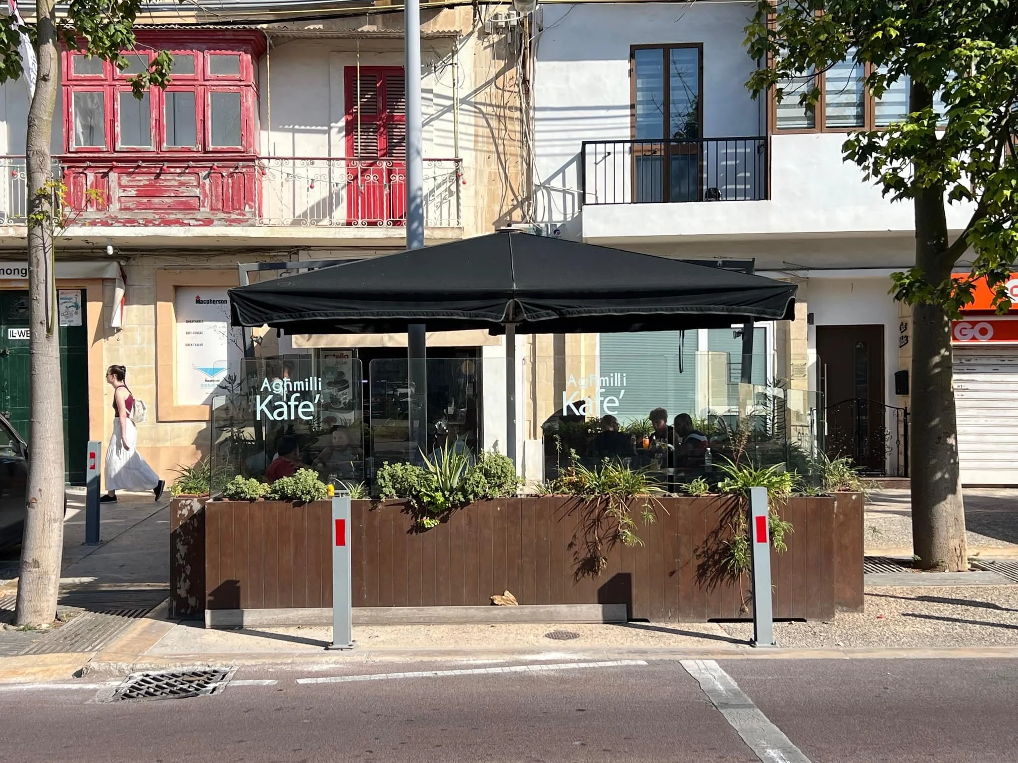 Locals sitting under the pavilion at Aghmilli Kafe in Cospicua.
