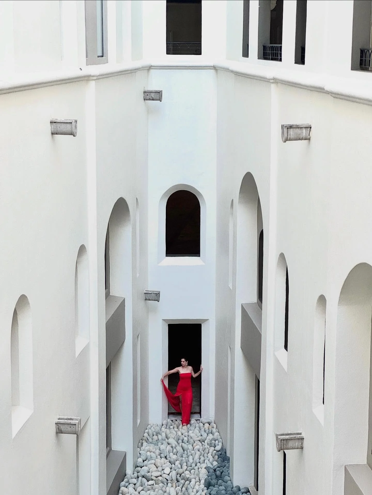 Be Bold. Always

📸: @nostalgia_memoir 

#bebold #beyourself #standout #takerisks #dreambig #mediterraneanarchitecture #cabosanlucas #hiltoncabo