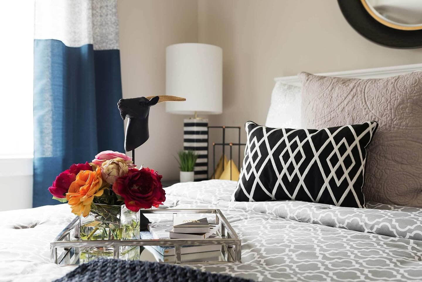 Eclectic all the way. 

#eclecticstyle #apartmentdecor #style #customiseddesign #saltlakecitydesigner #utah #thehausofalchemy