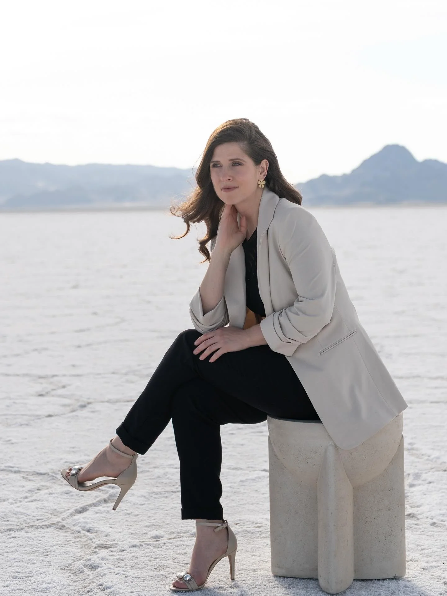 Commitment is an act, not a word. - Jean-Paul Sartre

📸: @nostalgia_memoir 

#doasyousay #makeyourmark #bebrave #powerfulwomen #businesswomen #saltflats