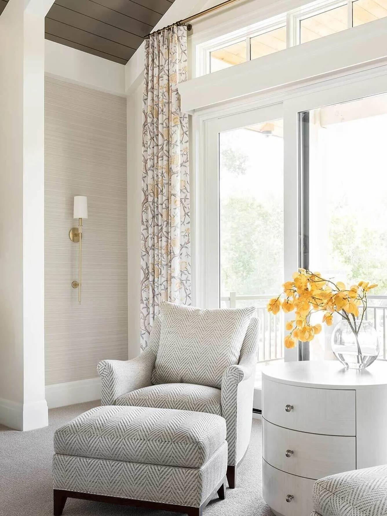 A little texture goes a long way in creating interest without weighing down the design.

#interiors #texture #bedroomdesign #herringbone #saltlakecityinteriordesign #utahdesigner