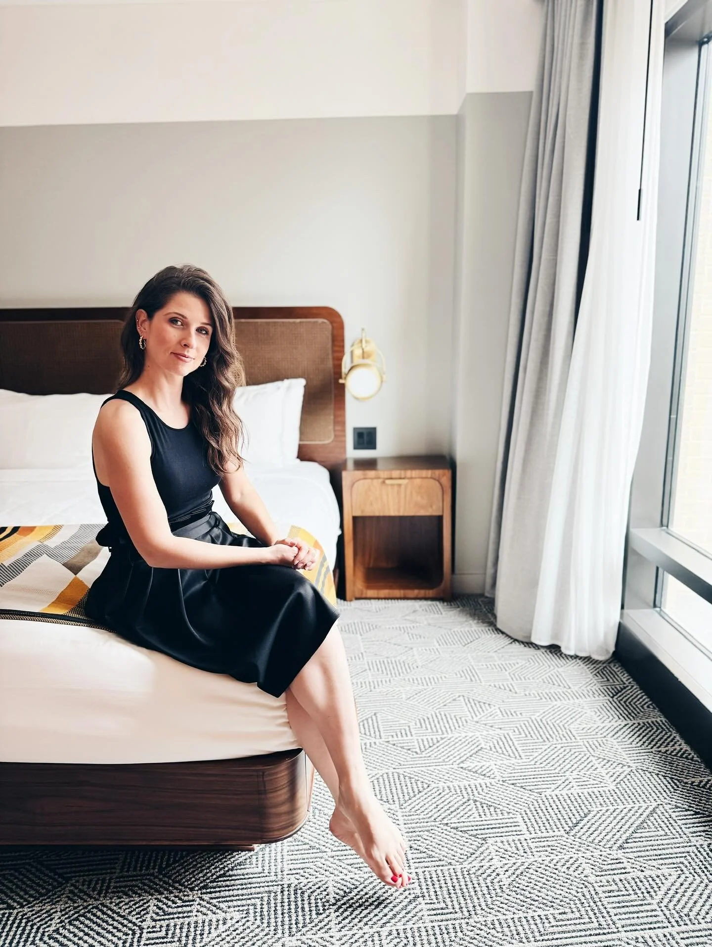 Salt Lake just keeps getting better, and I love all the new gems popping up around town. Jun and I finally checked out the new @asheradamshotel. The design is stunning, and it was nostalgic for both of us to see how the original lobby space has been 