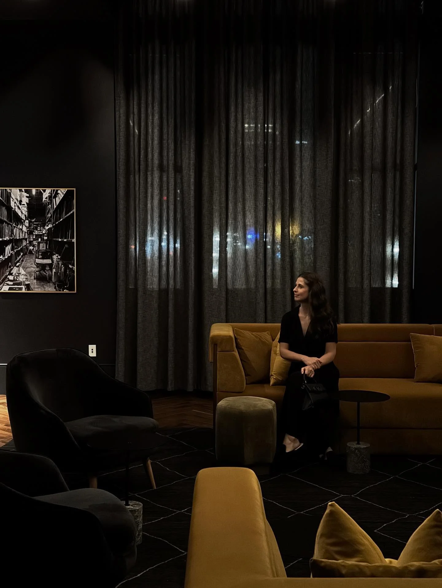 Sophistication lives in the shadows.

📸: @nostalgia_memoir 

#asheradam #darkandmoody #no119 #saltlakecity