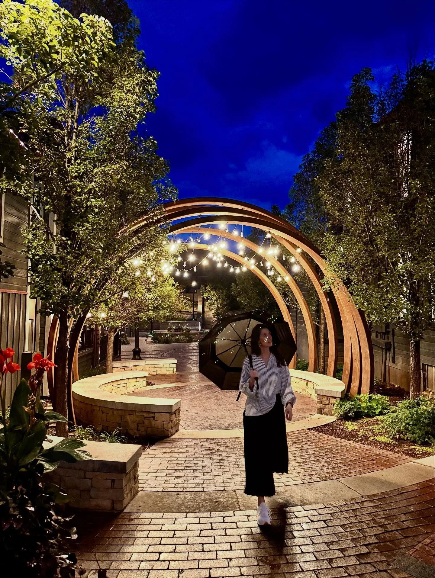 A night draped in nostalgia, beauty, and the best of company.

📸: @nostalgia_memoir 

#parkcity #mainstreet #maxstudio #steineriksenresidences #dinnerwithaview #utah #deervalley