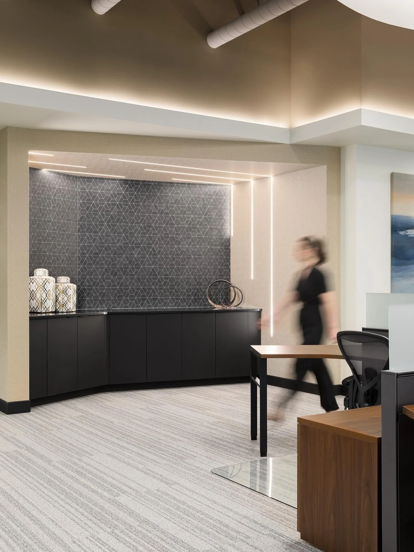 Work environments are about more than function, they&rsquo;re about well-being. That&rsquo;s why I take so much pride in shaping office spaces that inspire and support the people who use them.

📸: @kyle_aiken_photography 

#office #greatlighting #sa