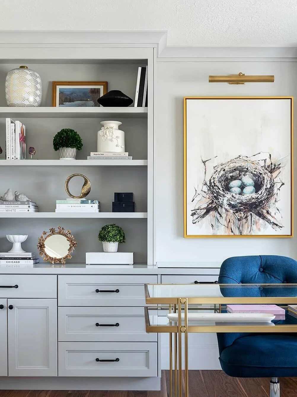 The secret to styling isn&rsquo;t just what you add, but how it fits. Scale brings balance, intention, and impact to every space.

📸: @lucycall 

#balance #scale #stylingtips #interiordesign #utahdesign #thehausofalchemy