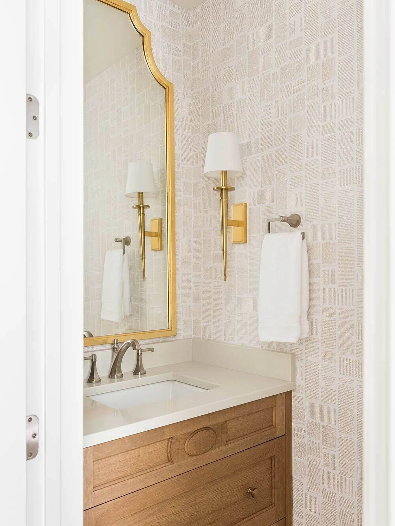 Making headlines, one powder room at a time. 

This @magnolia wallpaper adds a playful twist that turns this powder room into a conversation piece.

📸: @lucycall 

#powerroomdesign #magnoliahome #utahdesigner #slcutah