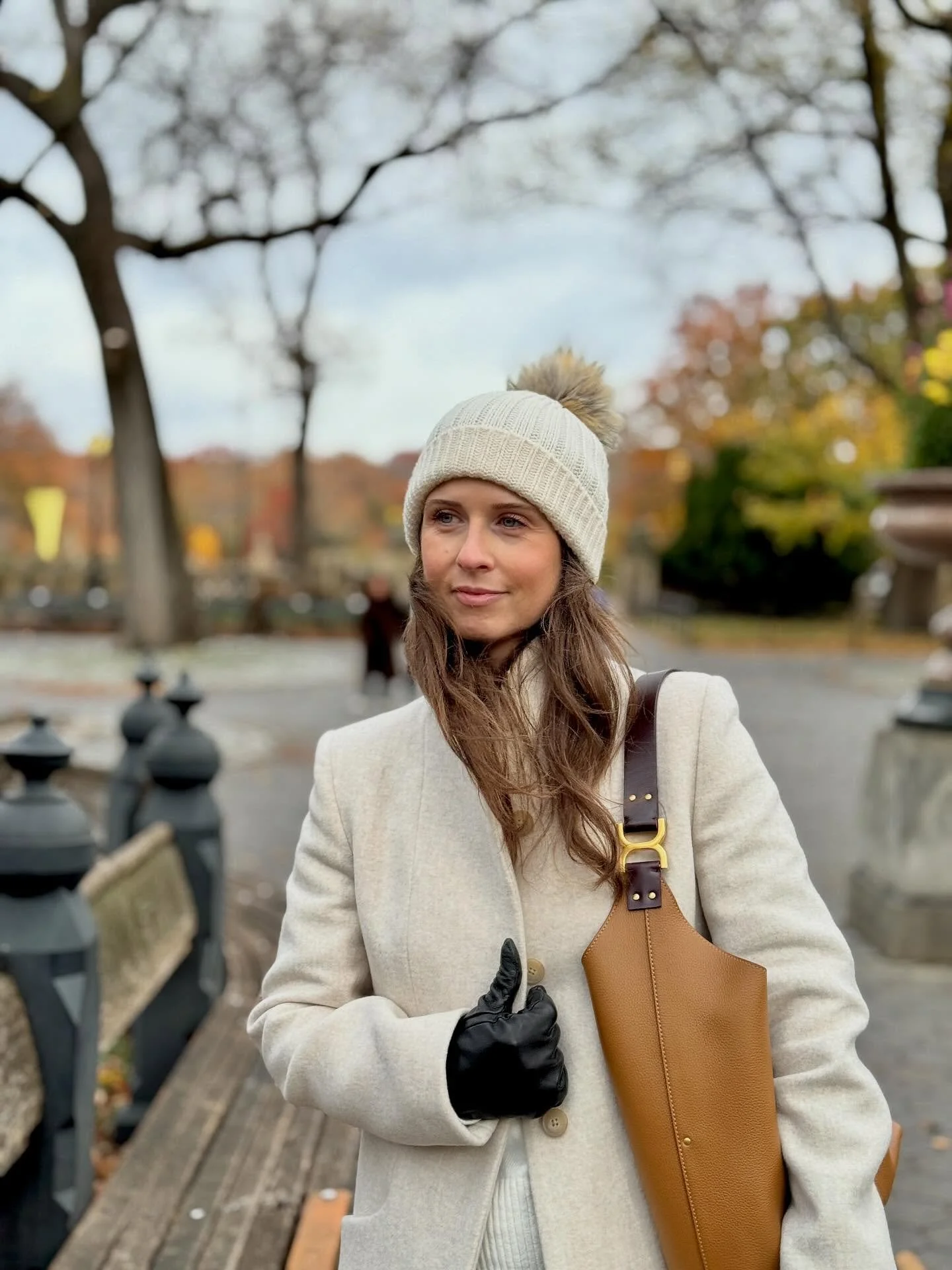 There&rsquo;s something about walking through Central Park that always resets my mind and sparks new ideas.

📸: @nostalgia_memoir 

#newyorker #newyorkcity #centralparknyc❤️ #autumnweather #autumleavesfallingdownlikepiecesintoplace