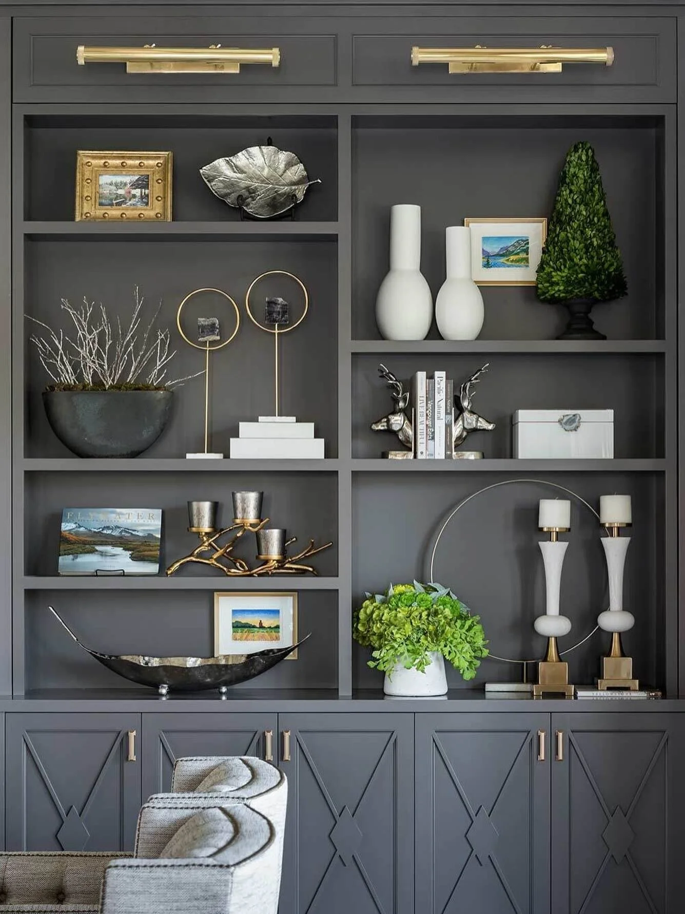Accessorizing shelves starts with scale. Let the height and style of the bookcase guide what you add. Oversized pieces for tall shelves, layered details for lower ones.

#ShelfStyling #StyledShelves #InteriorStyling #DesignDetails
#ScaleMatters
