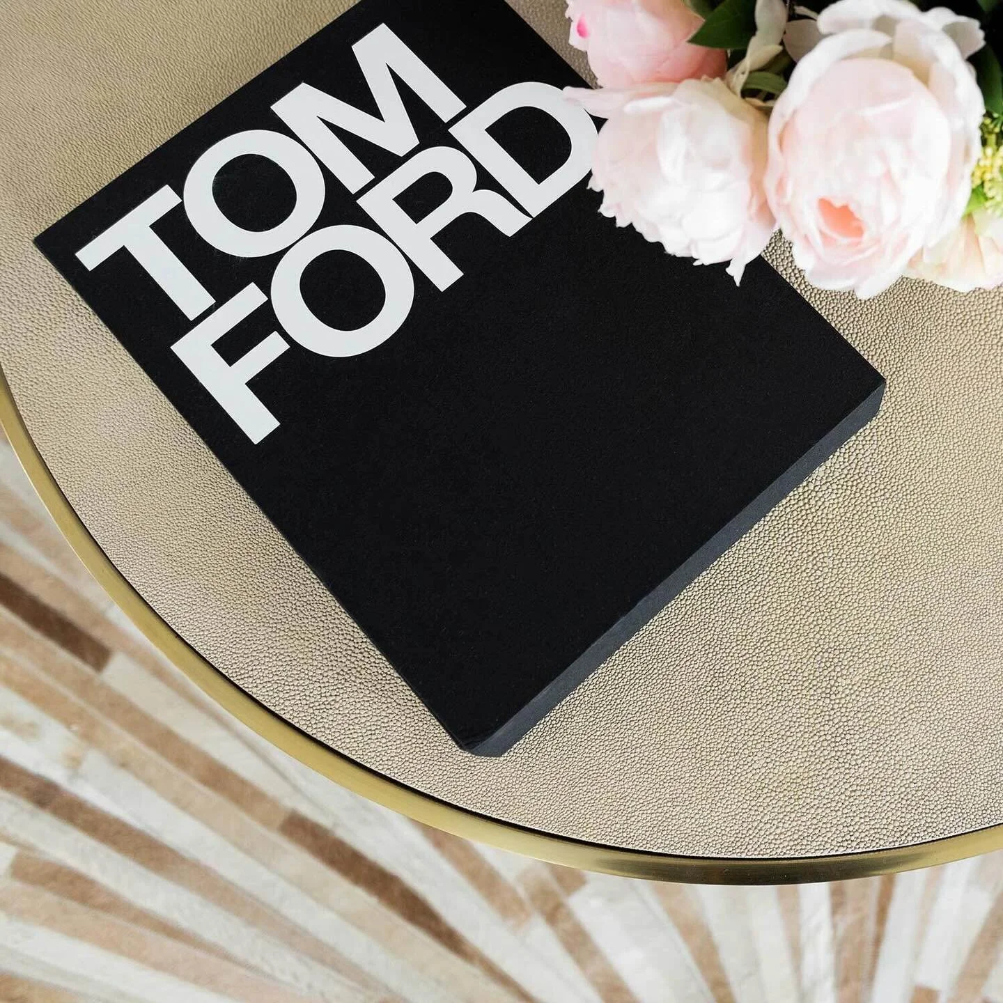 Even coffee table books can be thoughtfully chosen to reflect the person who lives there.

#tomford #coffeetablebooks #styleindesign #interiordesign #ndi