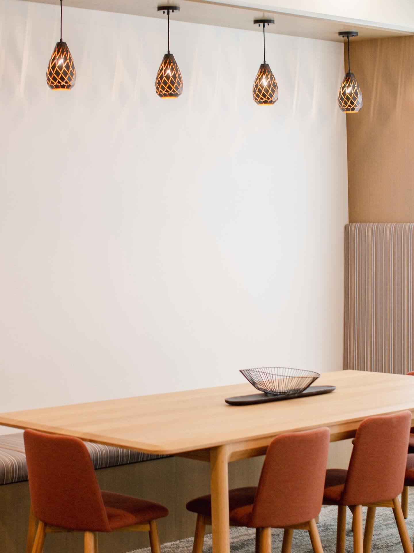 Simplicity holds power.

#customdesign #cleanaesthetic #saltlakeinteriordesign #thehausofalchemy