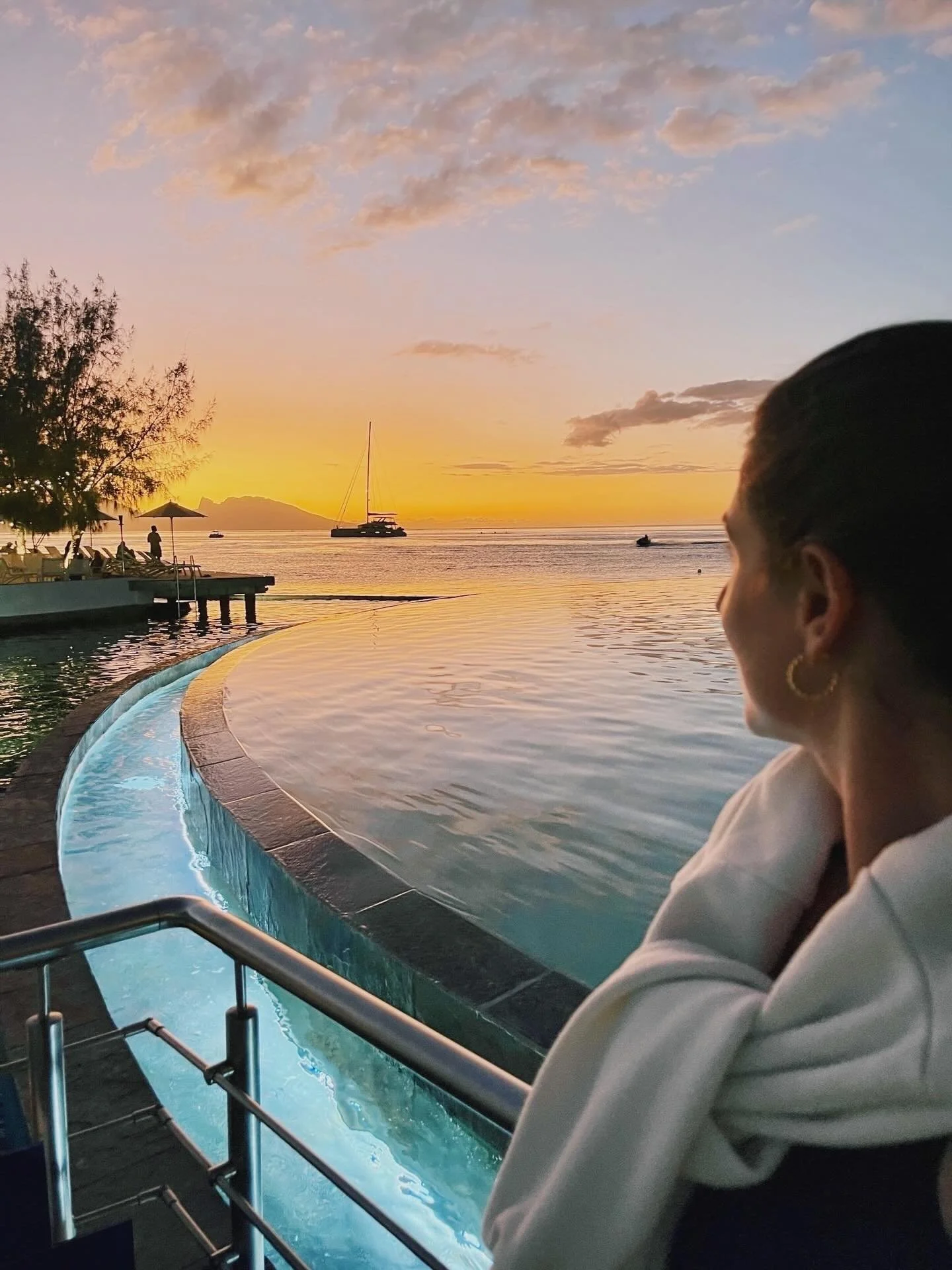 Not goodbye, just until next time.

📸: @nostalgia_memoir 

#sunset #tahiti #unforgettable_trip #lastday