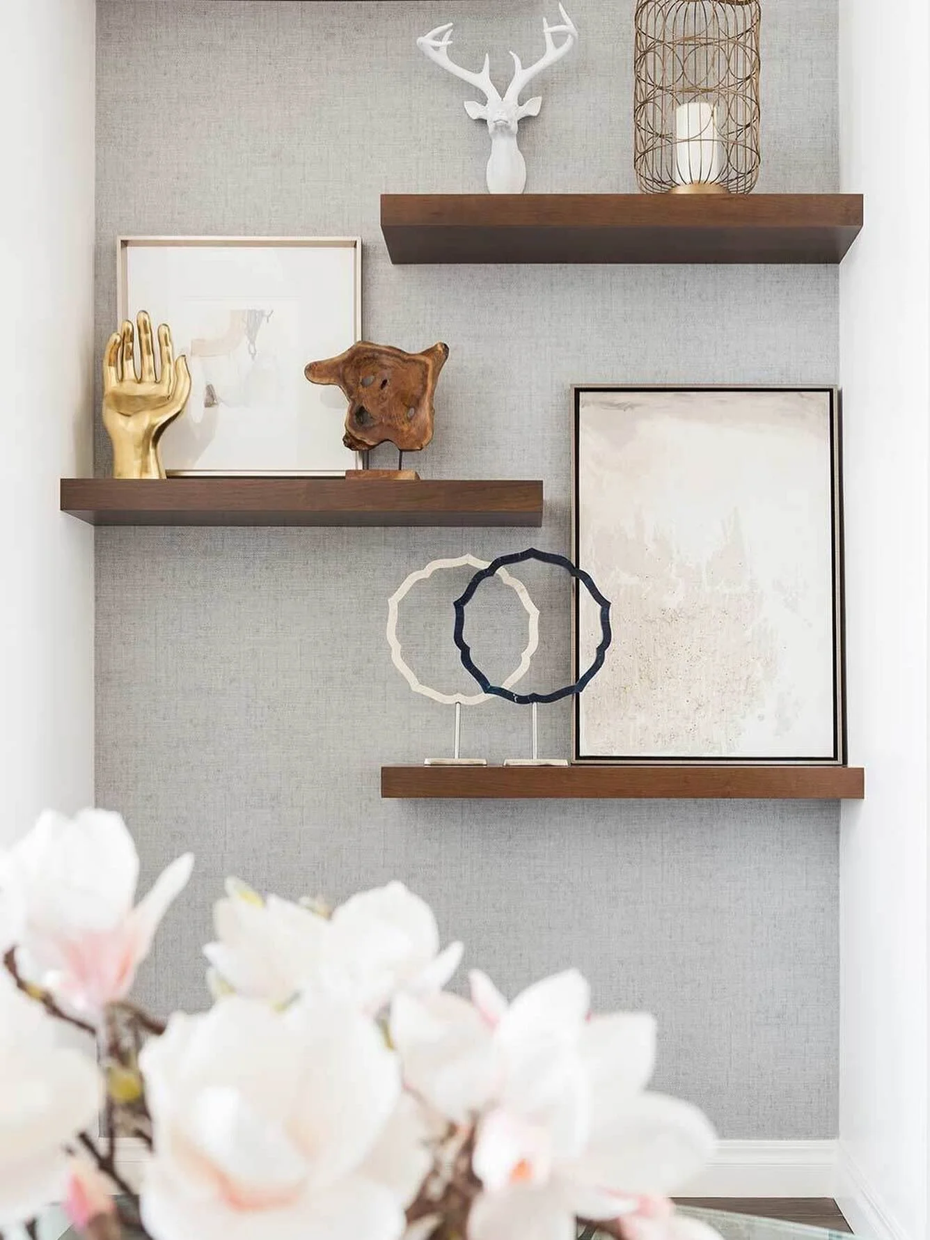 Asymmetry creates the interest, balance makes it beautiful.

#shelfdecor #interiordesign #saltlakecity #thehausofalchemy