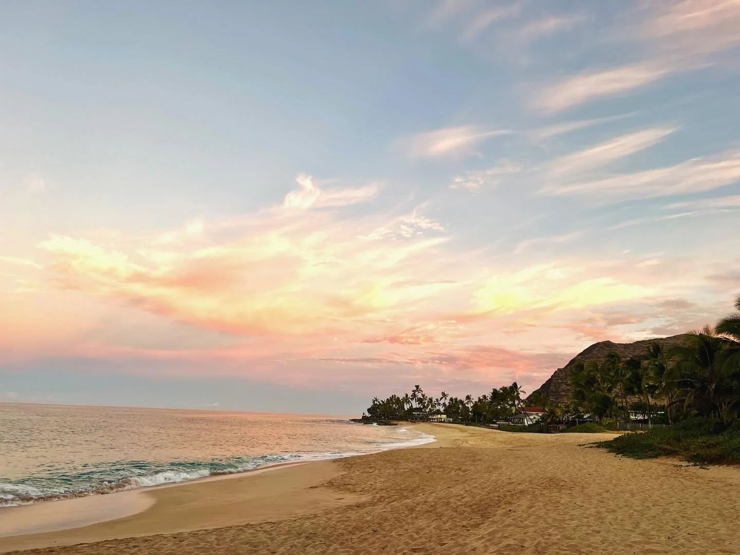 Where the day ends in color. 

#hawaii #sunset #ocean #vacationvibes