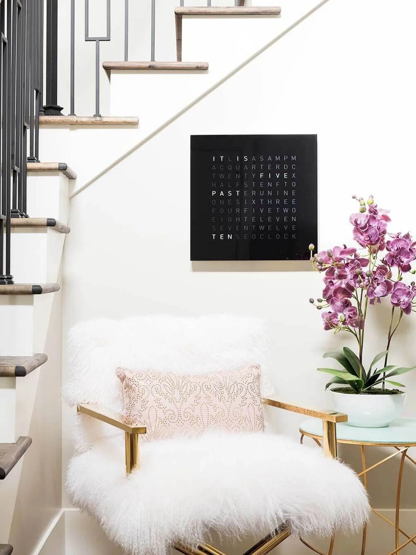The wall as canvas. Time as design.

#qlocktwo #simplicity #saltlakecitydesigner