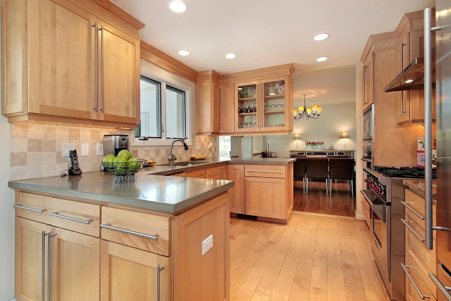 Quarter Sawn vs. Rift Cut White Oak: Which Is Right for Your Cabinetry?