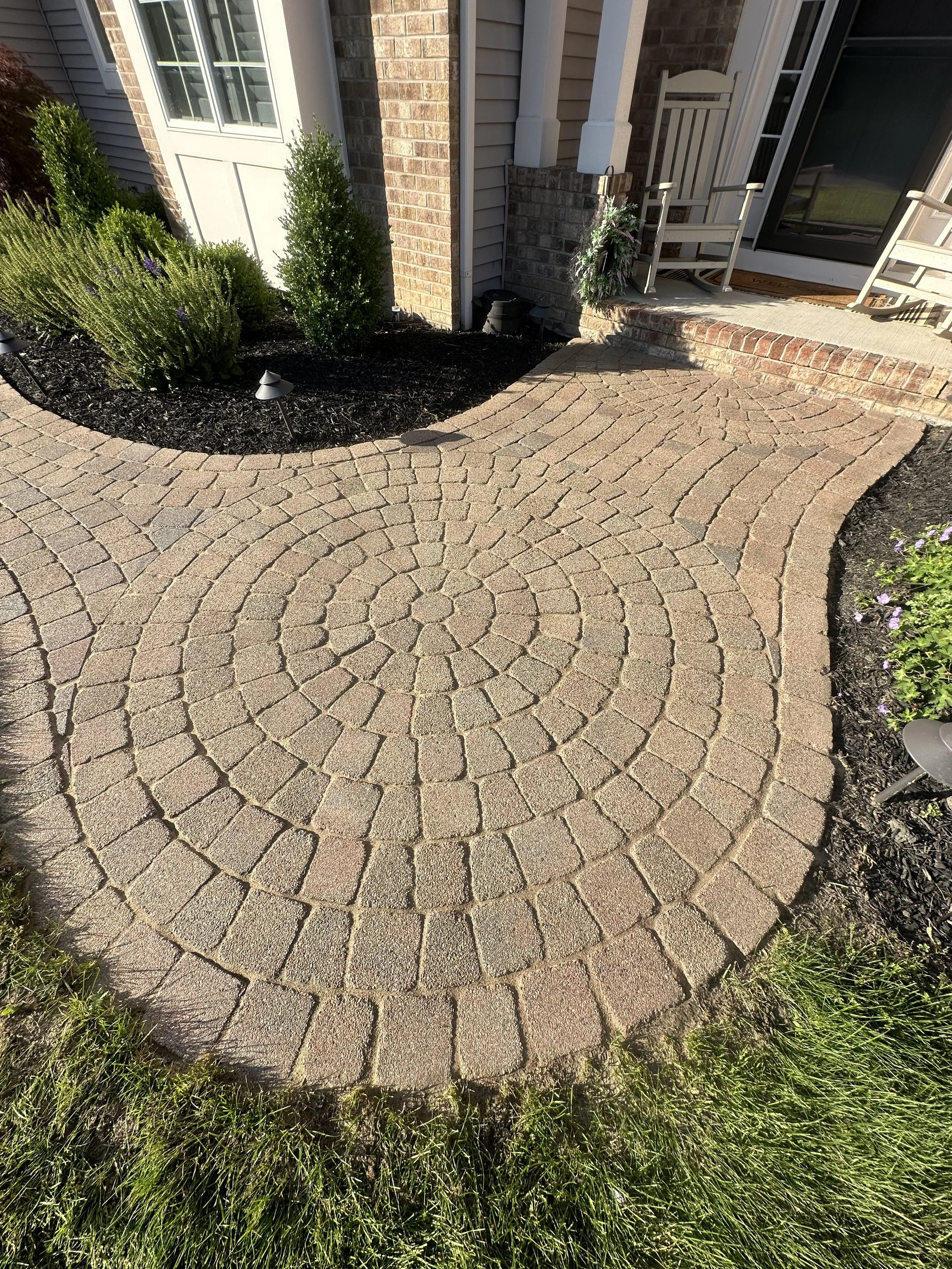 VINCE FRONT PATIO.jpg